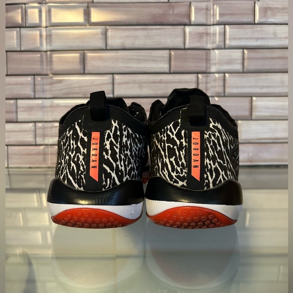 Jordan trainer 1 low elephant infrared.Size11.Used. Authentic. Good condition - Picture 4 of 8